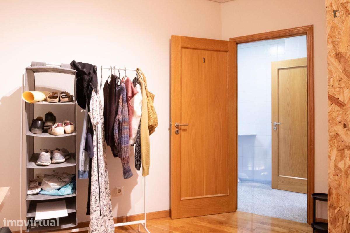 Quarto - localizado em Cedofeita Porto - Grande imagem: 4/14