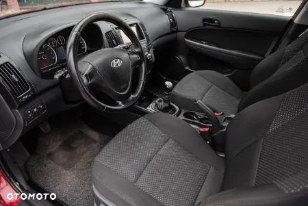Hyundai i30 1.6 Classic - 12