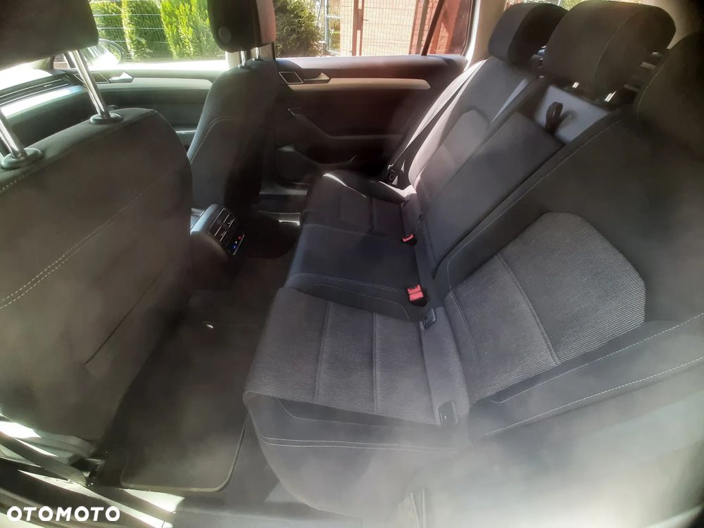 Volkswagen Passat - 19