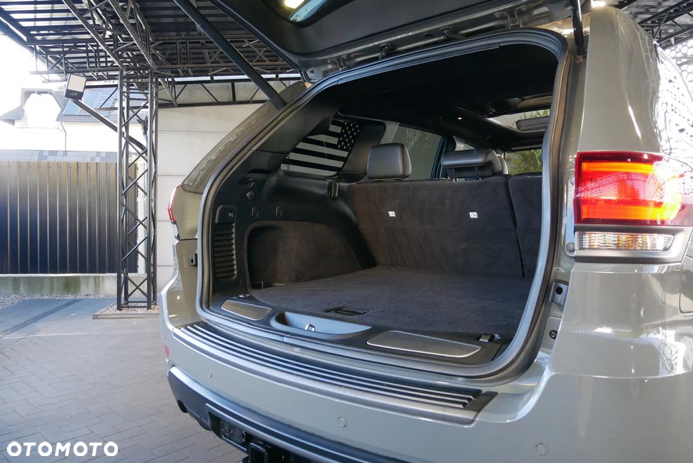 Jeep Grand Cherokee - 32