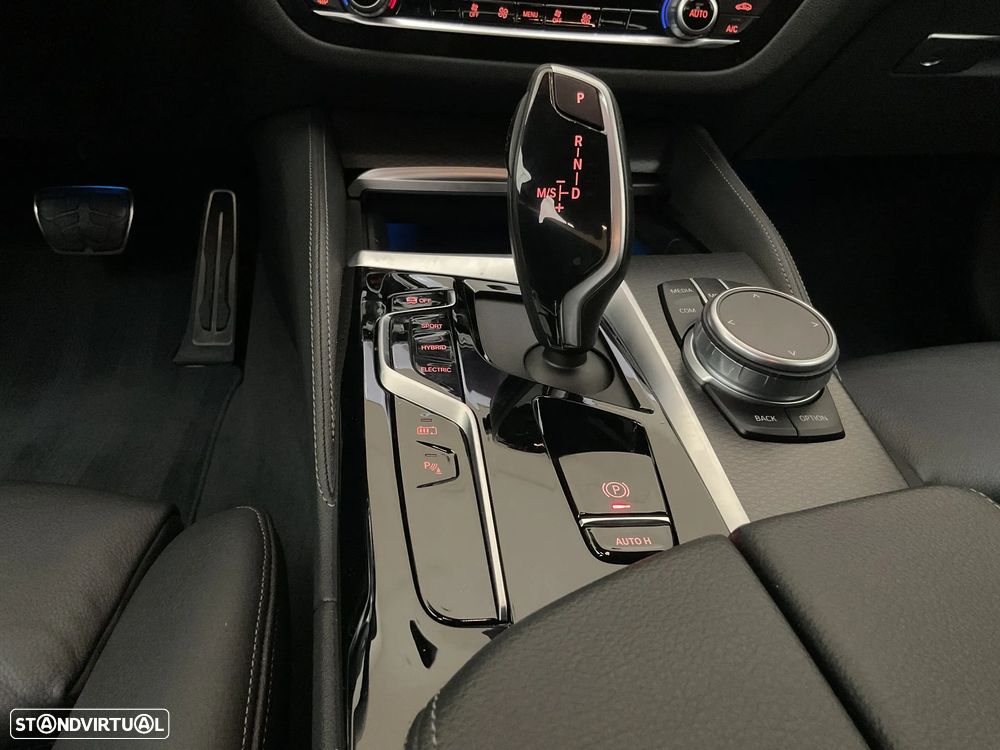 BMW 530 e Pack Desportivo M - 24