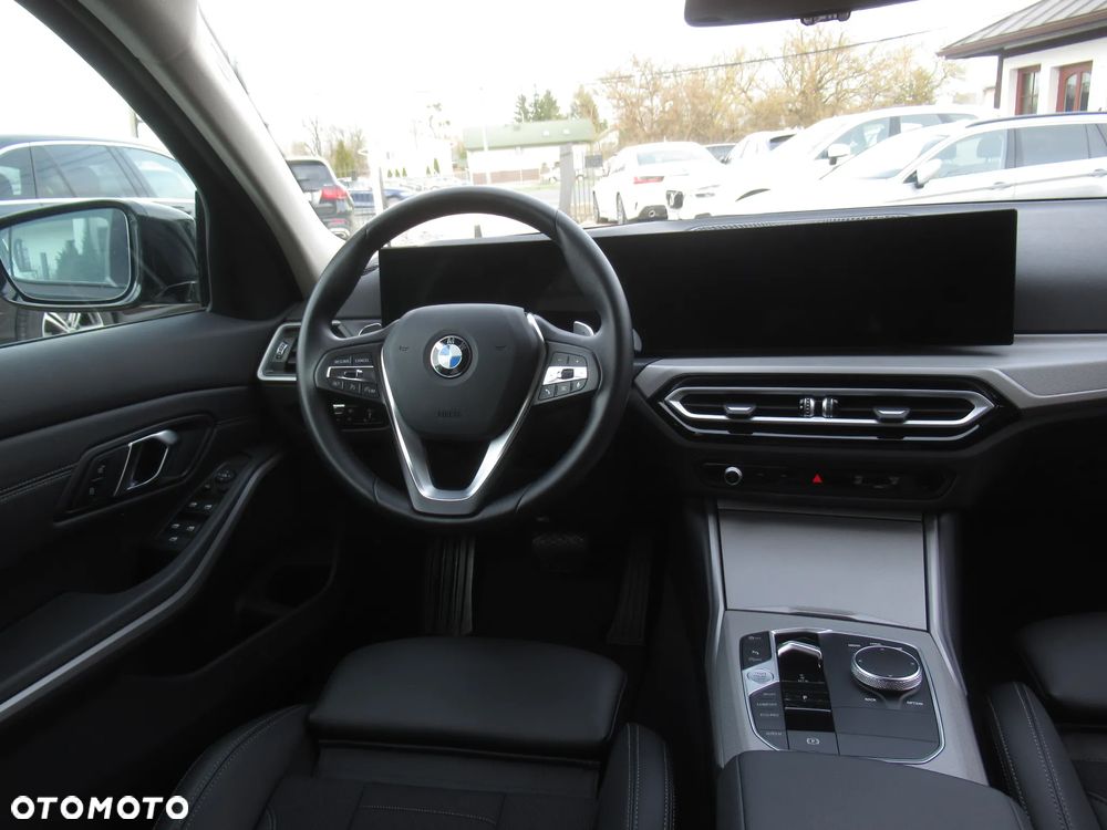 BMW Seria 3 318i - 11
