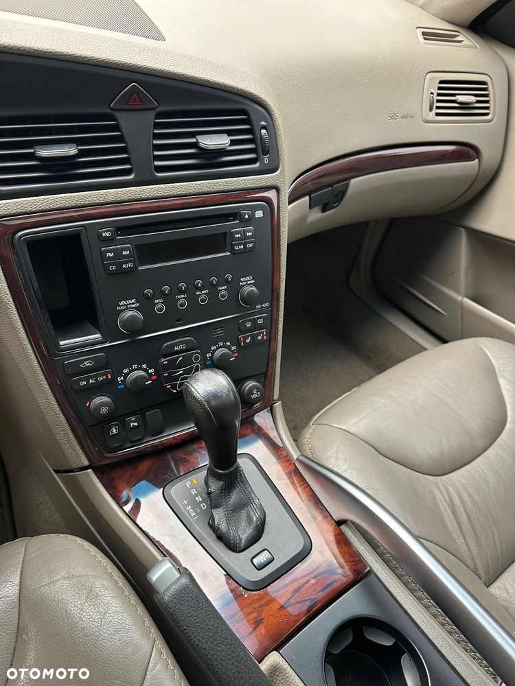 Volvo XC 70 AWD Momentum - 17