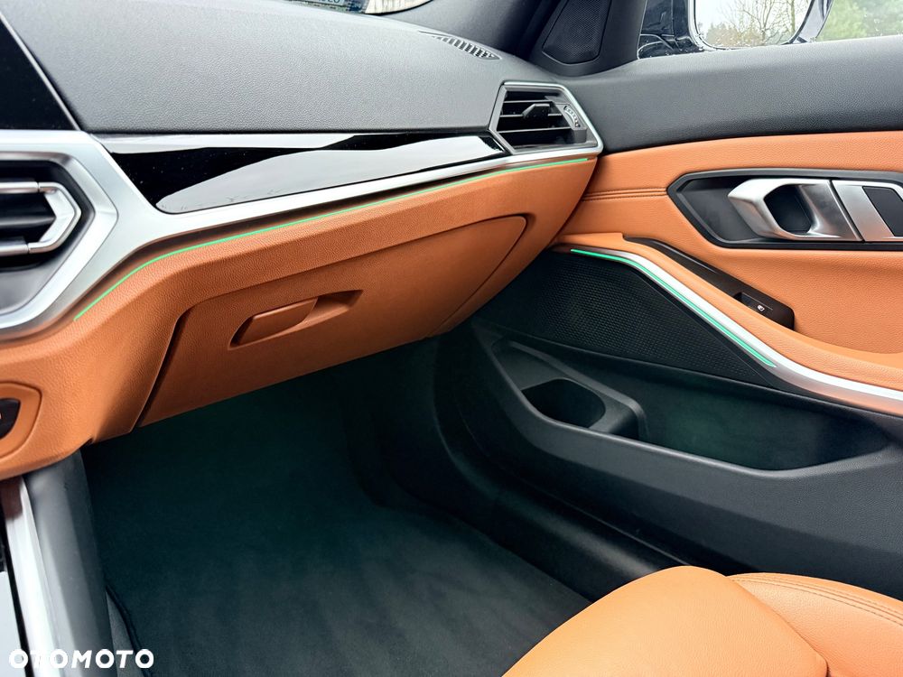 BMW Seria 3 318i Luxury Line sport - 23