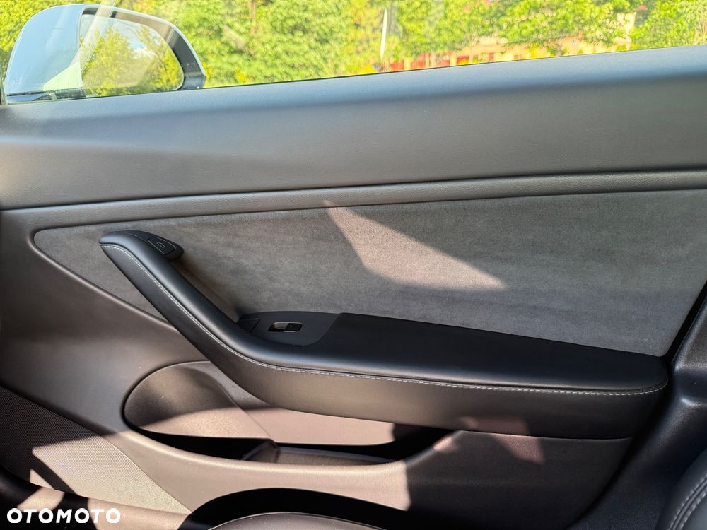 Tesla Model 3 - 14