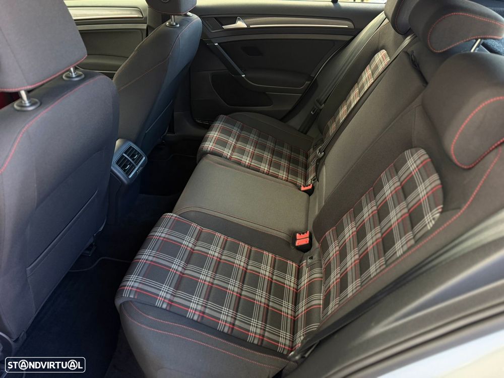 VW Golf 2.0 TSI GTI DSG Performance - 45