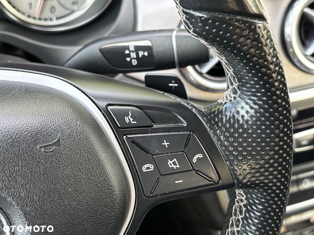 Mercedes-Benz GLA 250 7G-DCT - 23