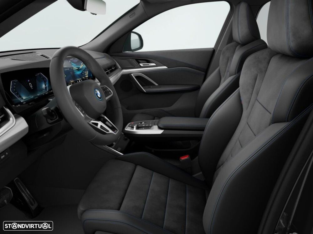 BMW iX2 eDrive20 Pack Desportivo M - 3