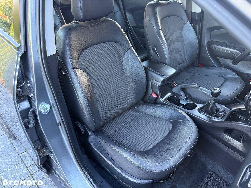 Hyundai ix35 1.7 CRDi 2WD Fifa World Cup Edition - 17