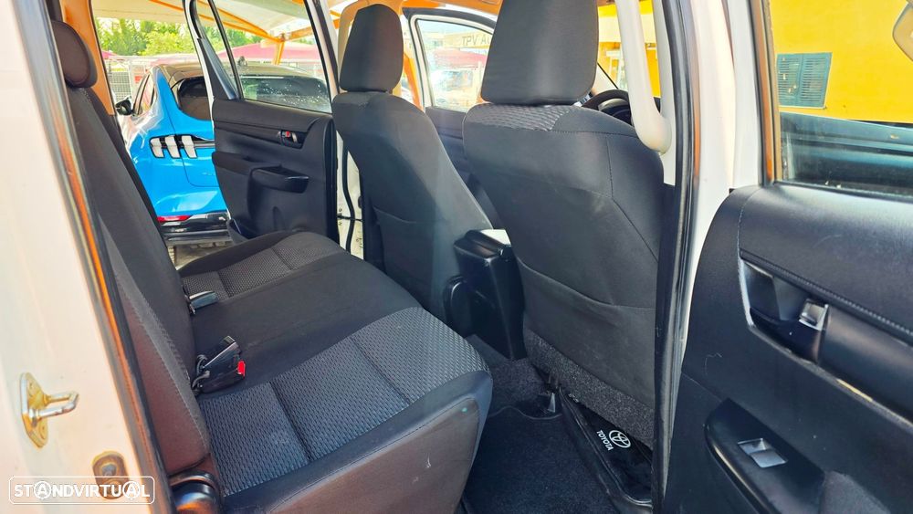 Toyota Hilux 2.4 D-4D 2WD CD Tracker - 10