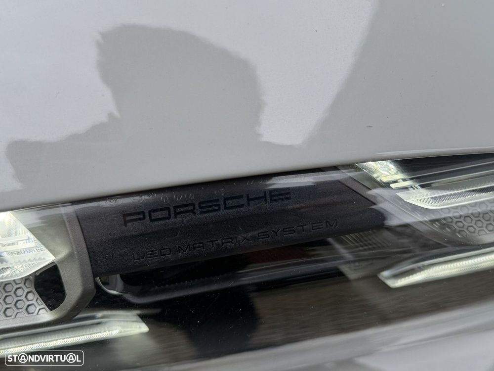 Porsche Taycan Cross Turismo 4 - 9