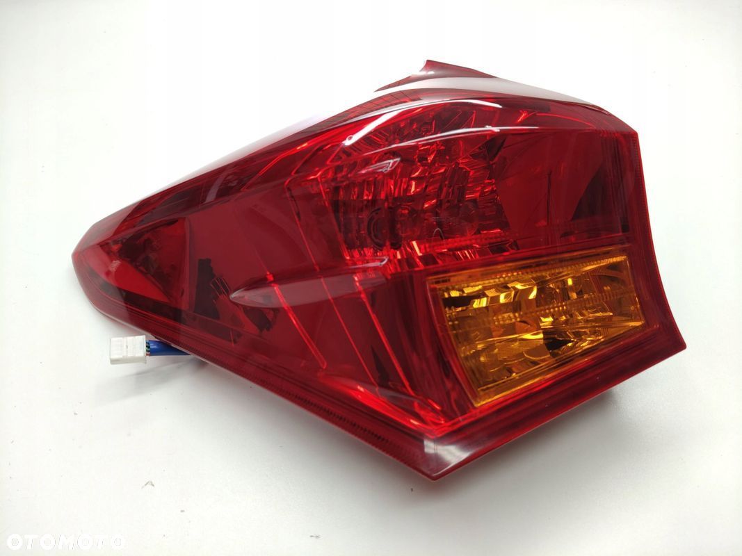 LAMPA LEWY TYŁ LEWA TYLNA TOYOTA AURIS II KOMBI - 1