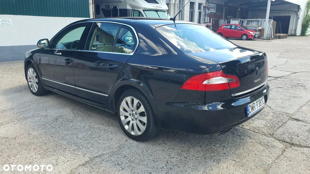 Skoda Superb 2.0 TDI Elegance DSG - 22