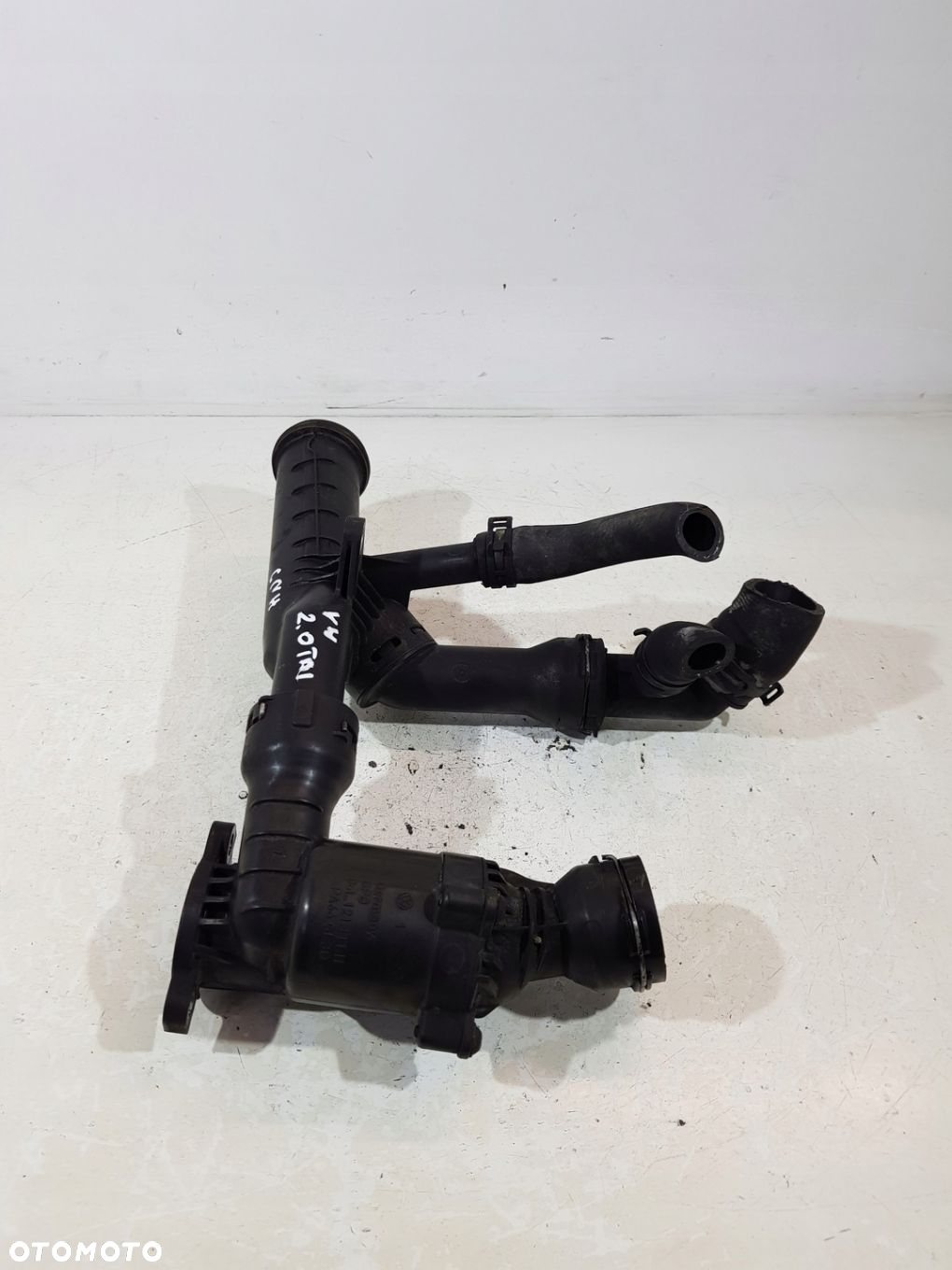 OBUDOWA TERMOSTATU KRÓCIEC 04L121111H VW AUDI A6 A4 2.0 TDI - 3