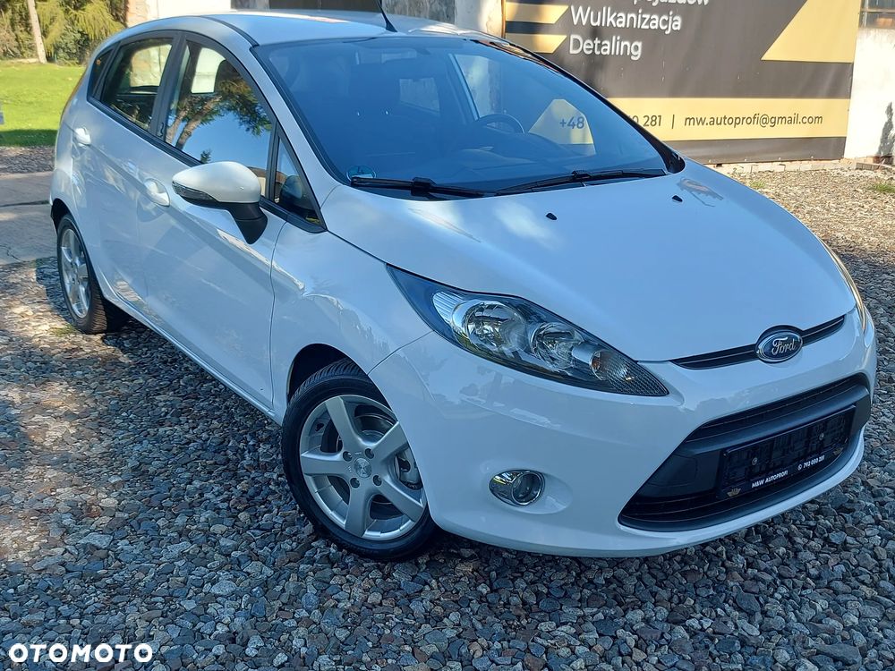 Ford Fiesta 2012 photo 2