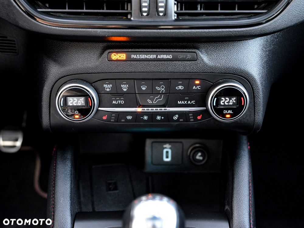 Ford Focus 1.5 EcoBoost ST-Line - 38