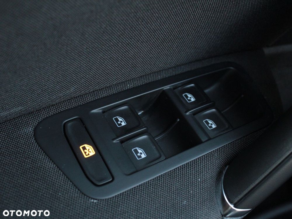 Volkswagen Golf 1.5 TSI BMT Comfortline - 28