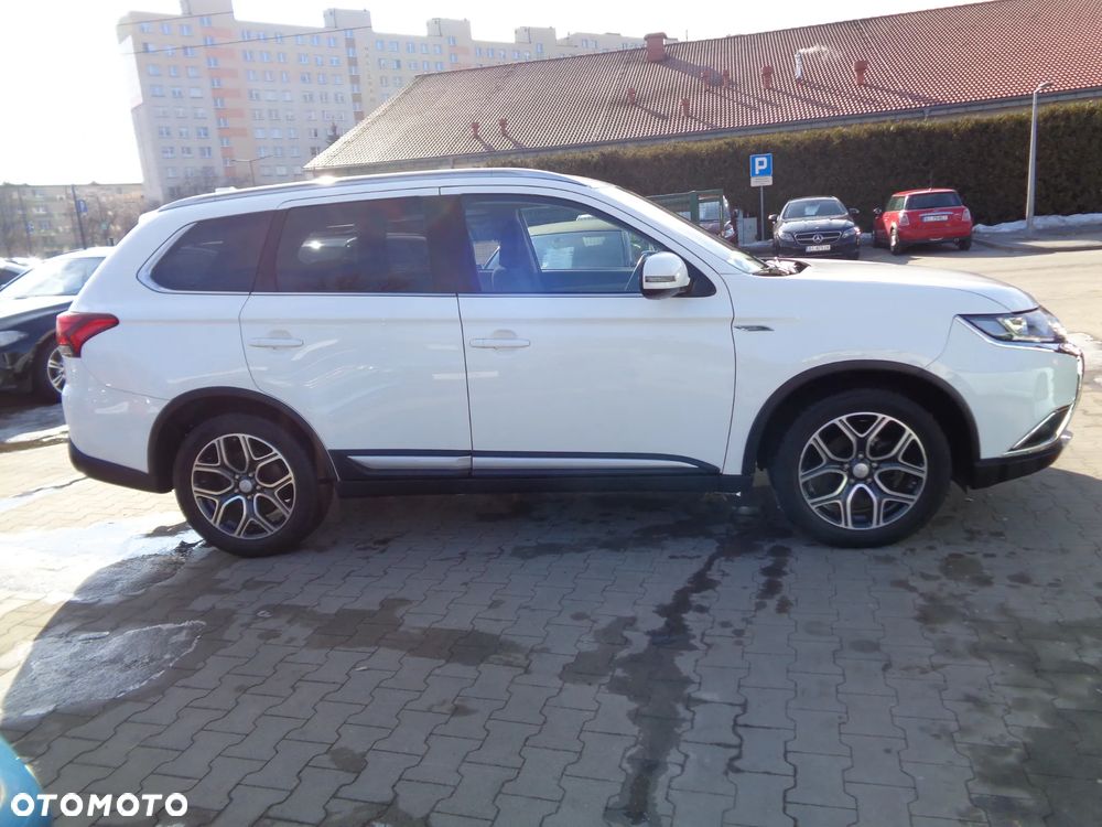 Mitsubishi Outlander 2.0 2WD Diamant Edition - 11