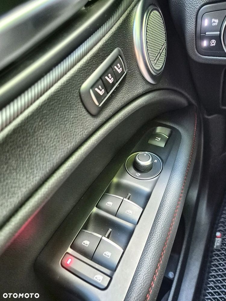 Alfa Romeo Stelvio 2.0 Turbo Tributo Italiano Q4 - 29