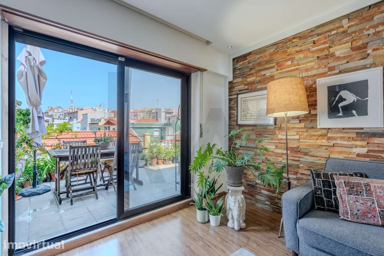 Apartamento T3 com terraço e garagem, em S. Vicente de Fora, Lisboa