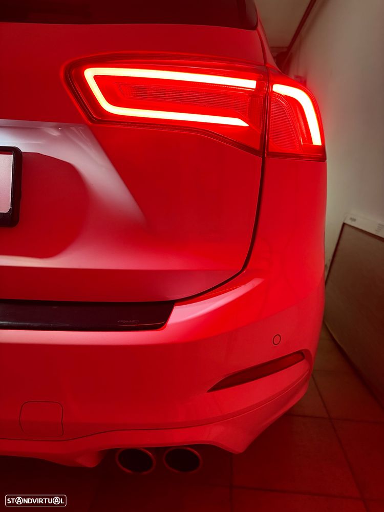 Ford Focus SW 1.0 EcoBoost Hybrid ST-LINE DESIGN - 8