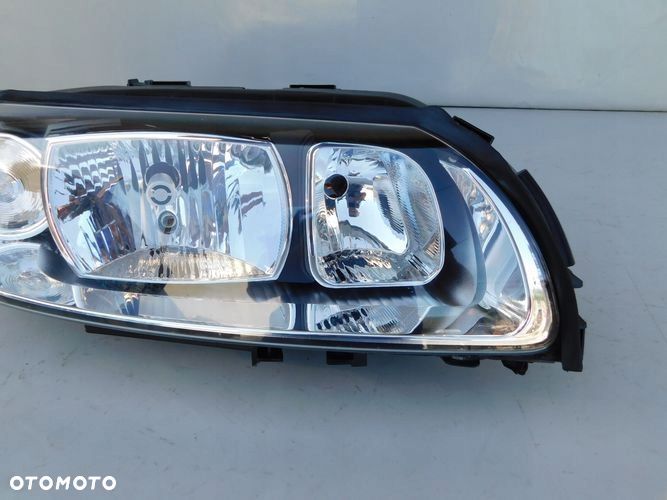 VOLVO V70 XC70 LIFT reflektor prawy - 3