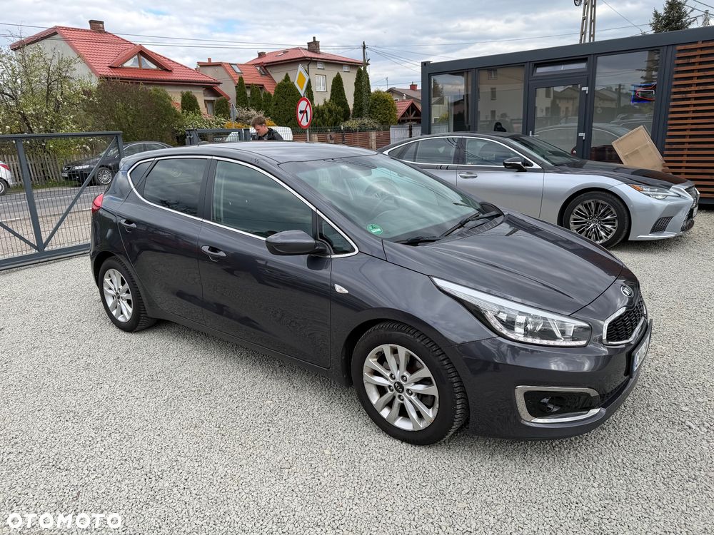 Kia Ceed 1.6 CRDi 136 ISG Dream-Team Edition - 18