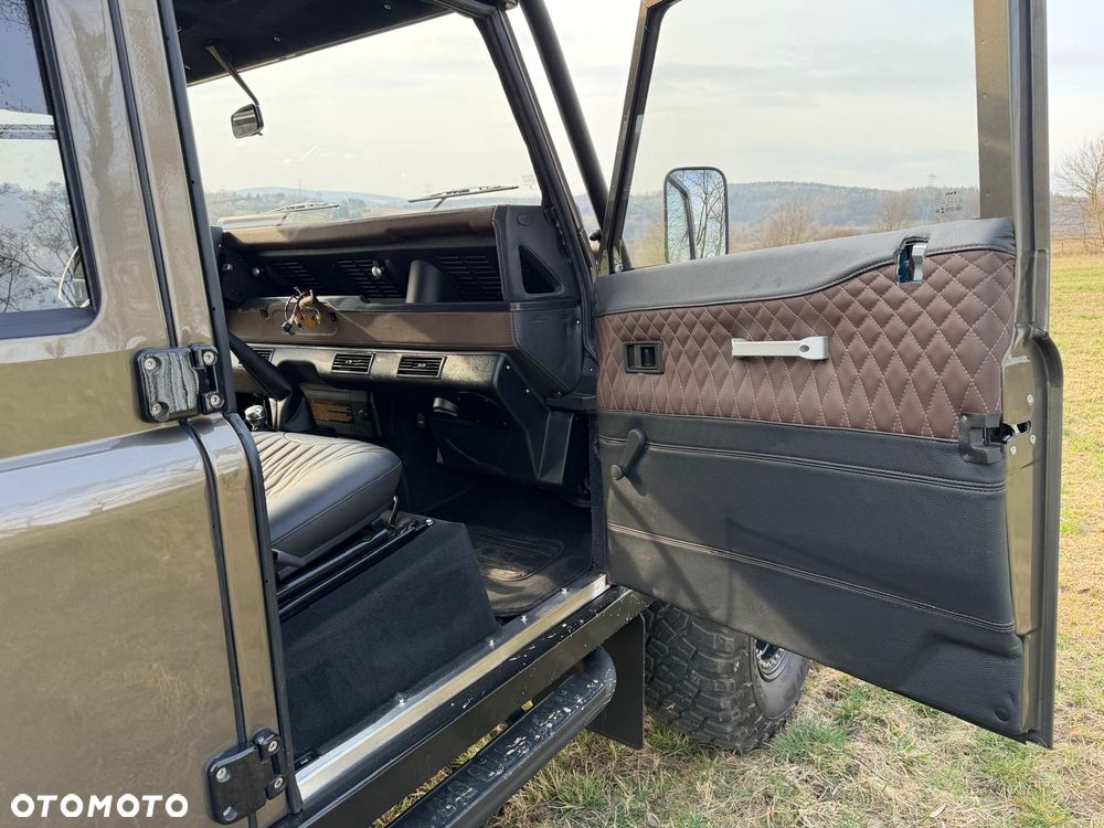 Land Rover Defender - 10
