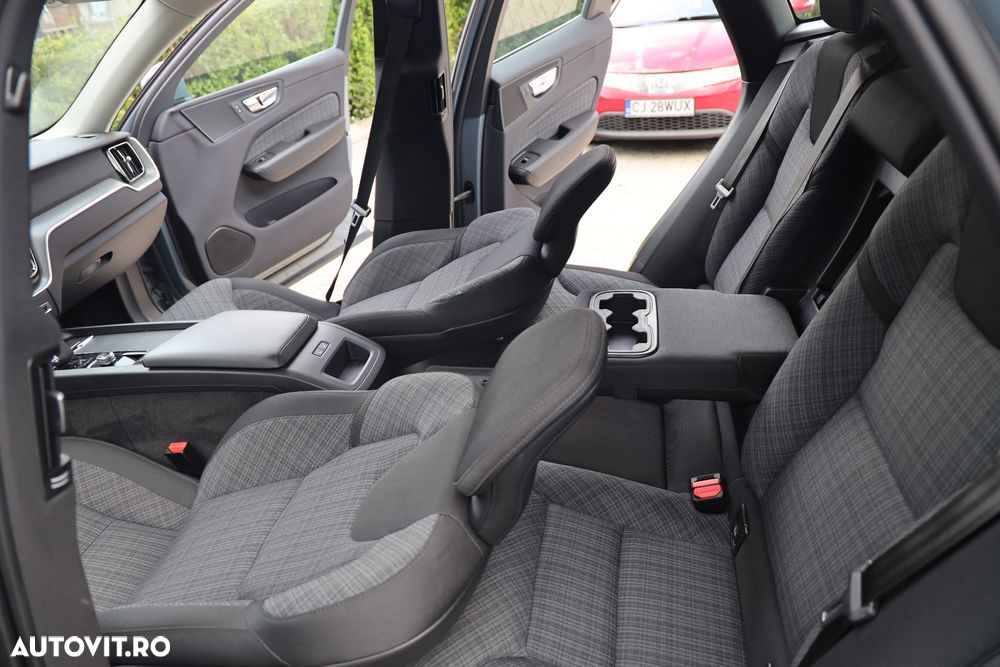 Volvo XC 60 B5 AT AWD MHEV Core - 14