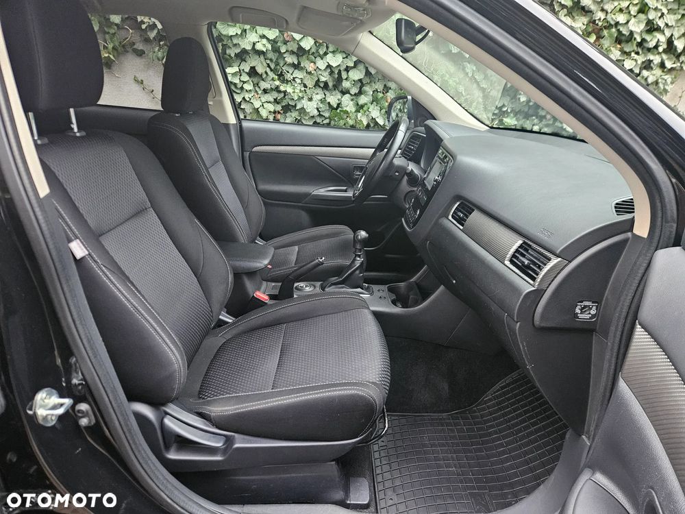 Mitsubishi Outlander 2.2 DI-D 4WD Plus - 21