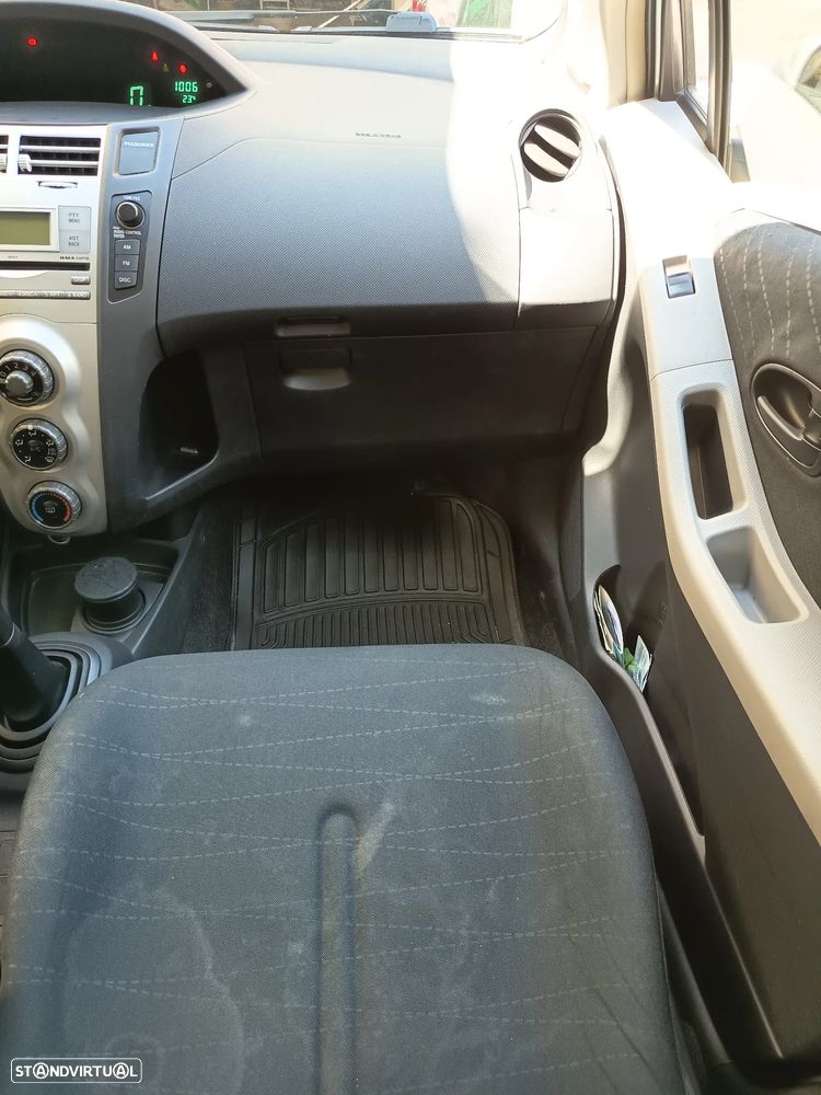 Toyota Yaris 1.4 D-4D AC Manual - 8