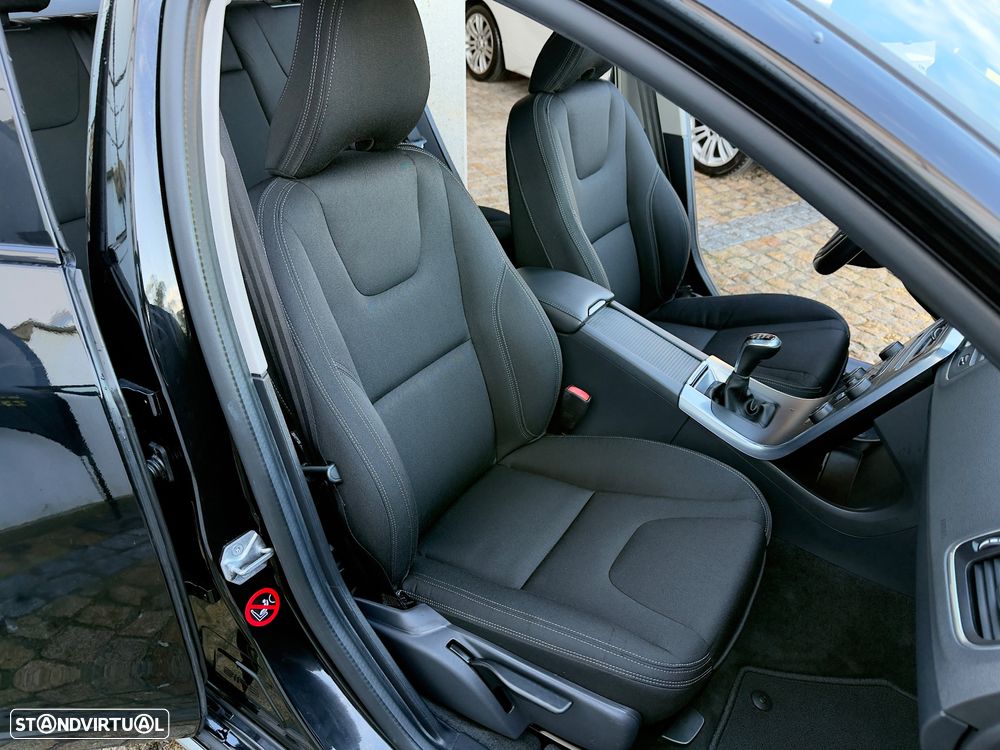 Volvo V60 Cross Country 2.0 D3 Momentum - 54