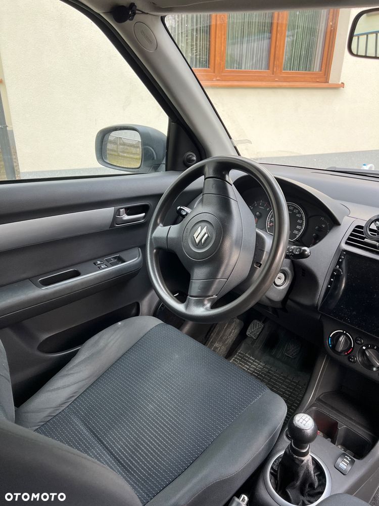 Suzuki Swift 1.3 Club - 17