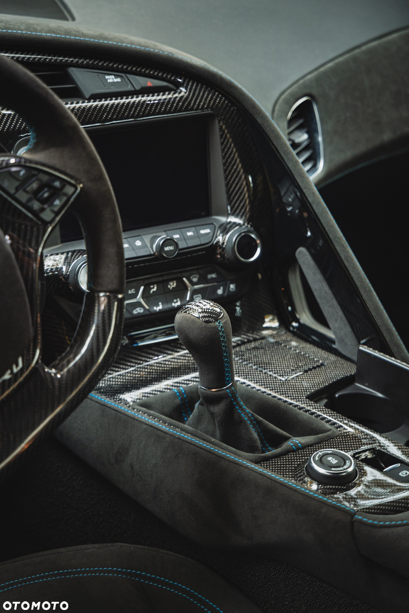 Chevrolet Corvette - 25