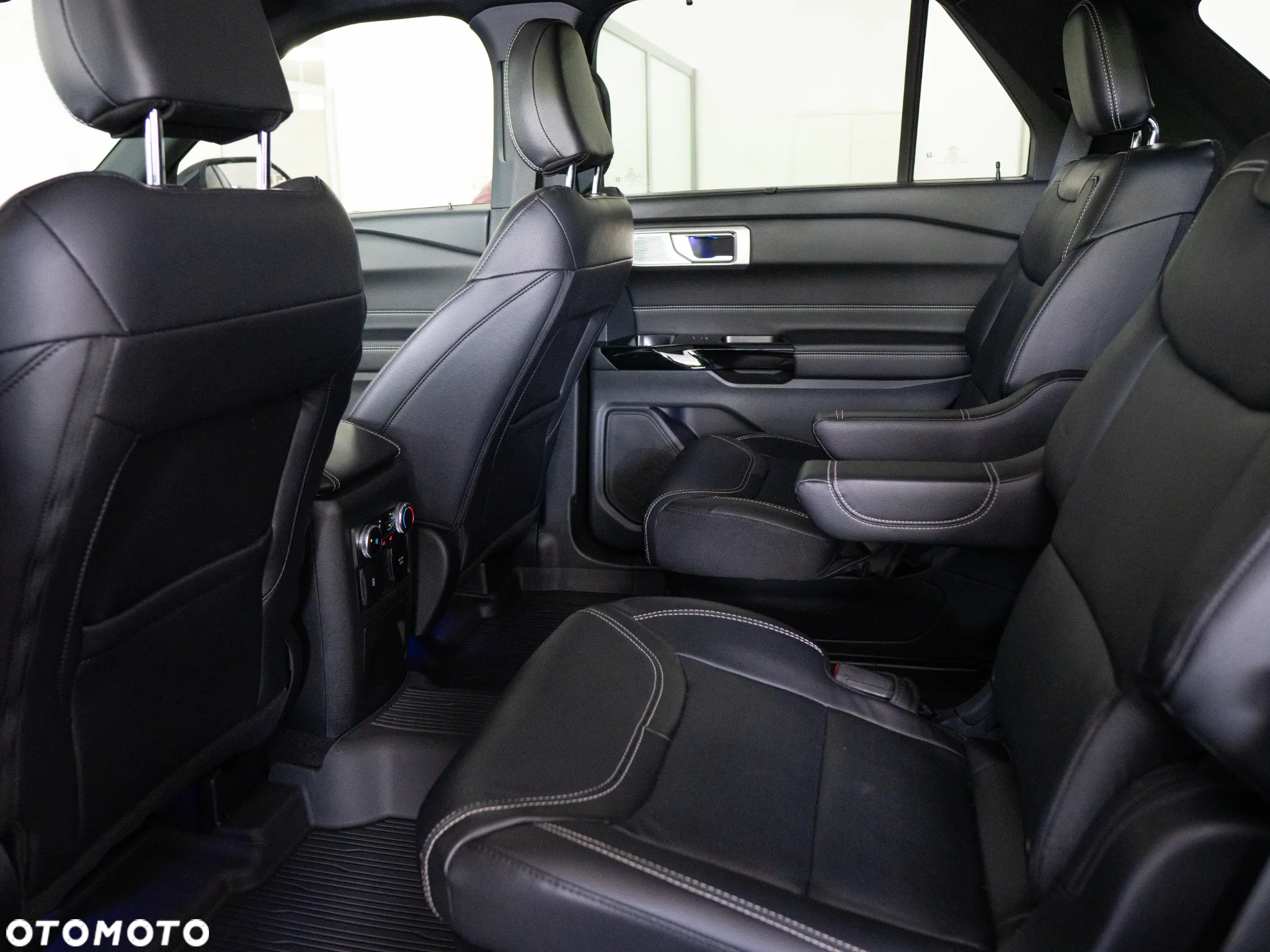 Ford Explorer - 25