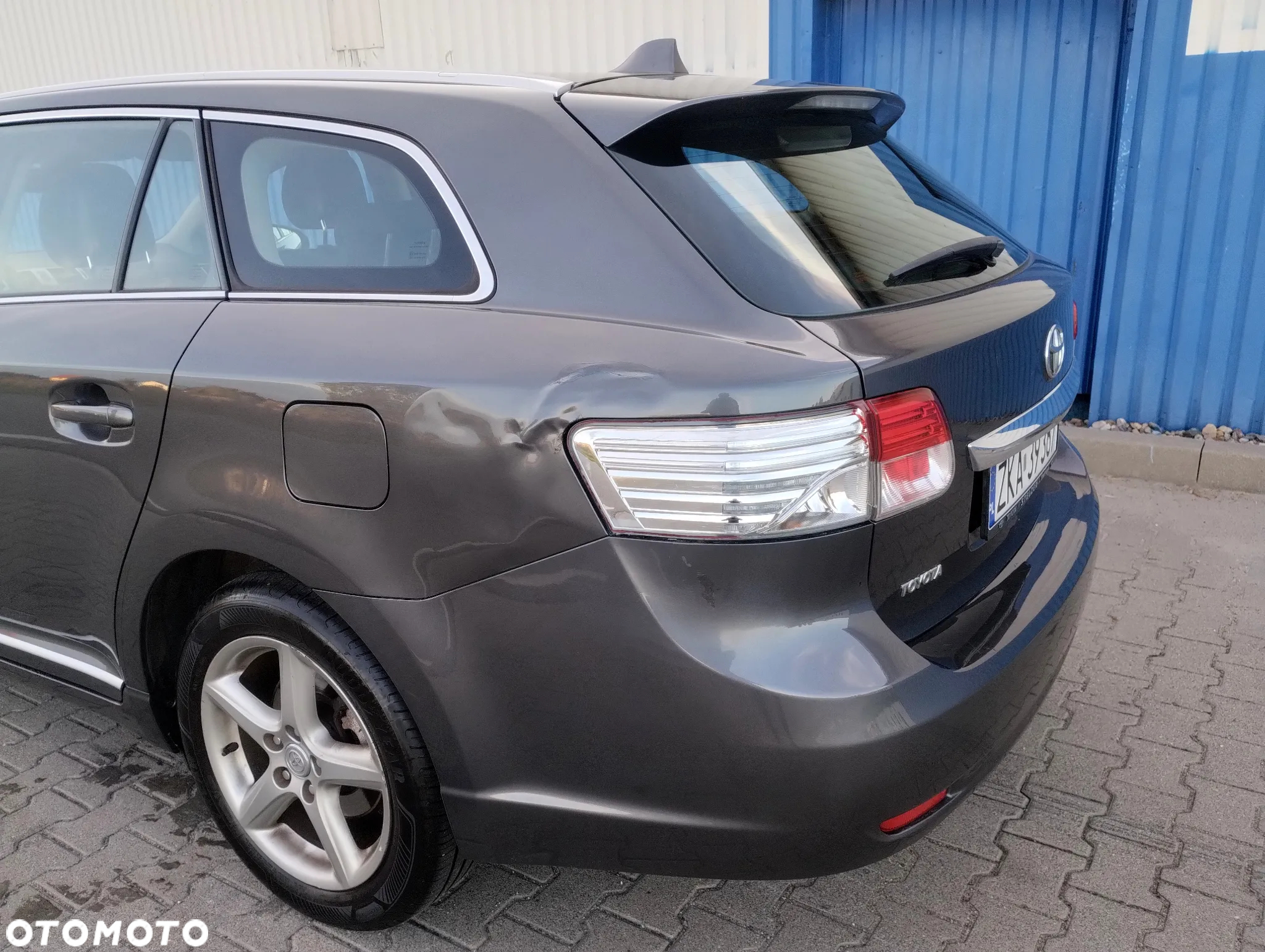 Toyota Avensis 1.8 Premium - 17