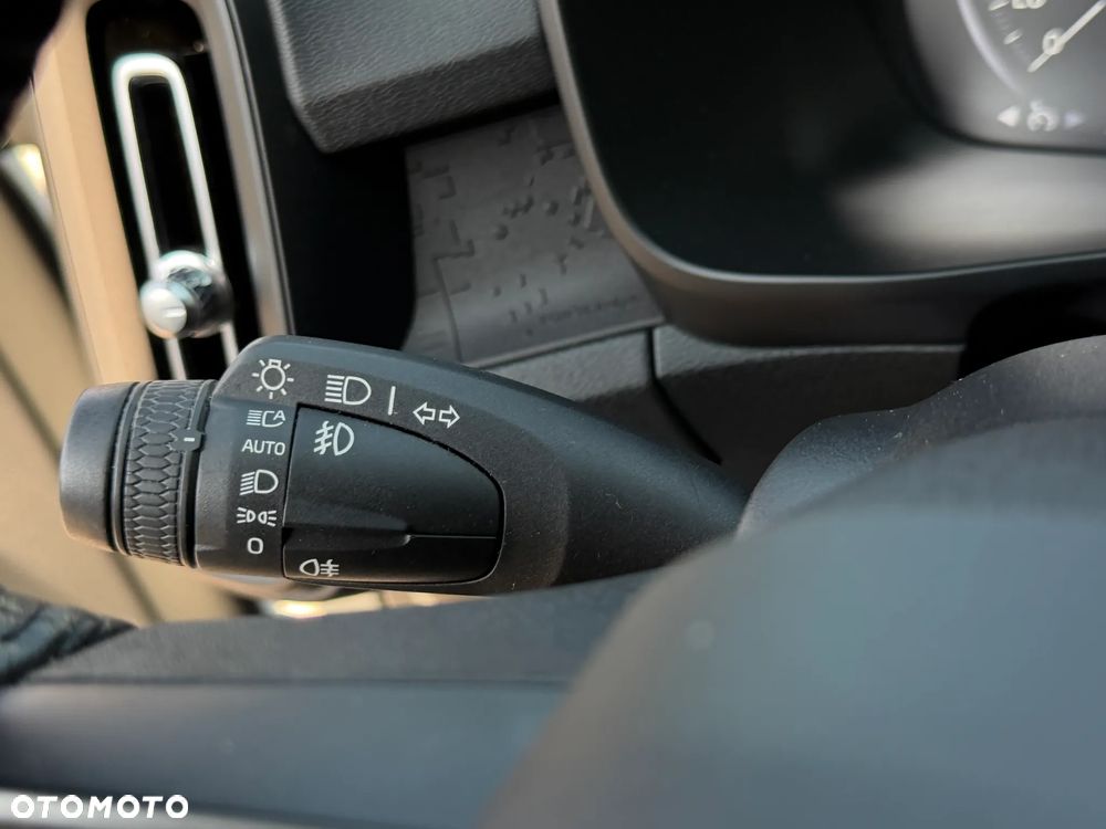 Volvo XC 40 T3 Momentum - 29