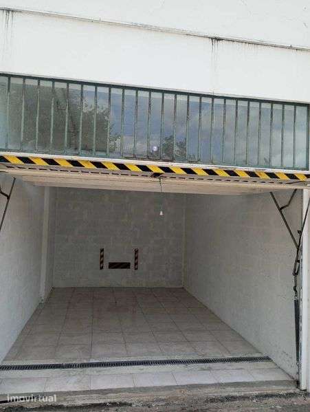 Aluga-se Garagens Lourinhã - Grande imagem: 3/4