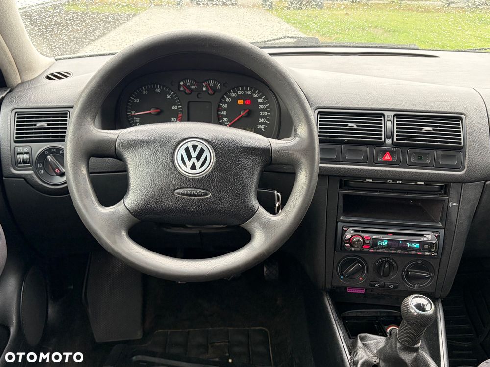Volkswagen Golf 1.6 - 8
