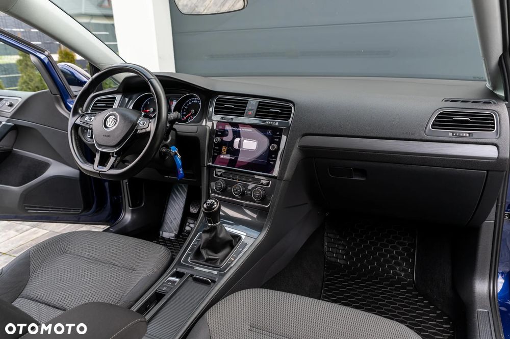 Volkswagen Golf - 28