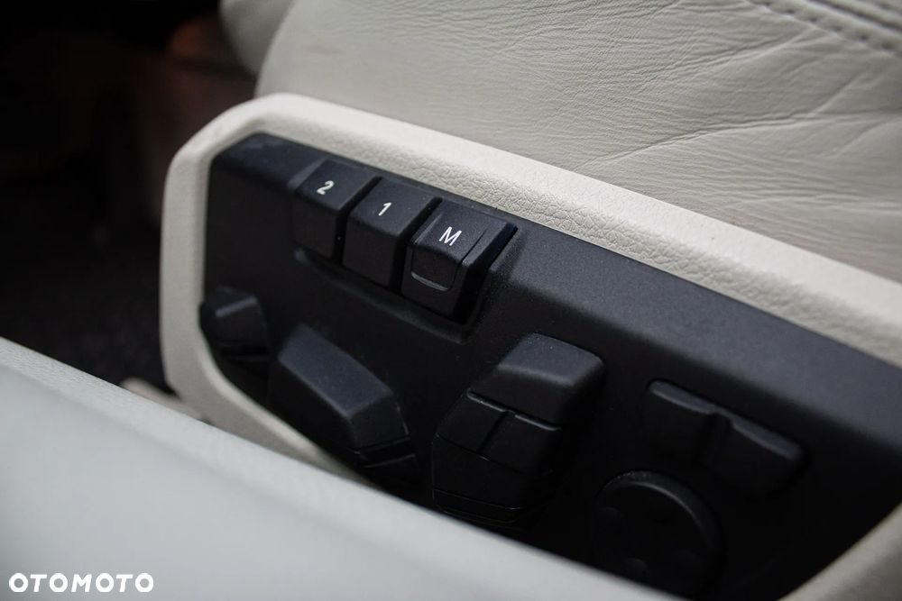 BMW Seria 6 650i - 15