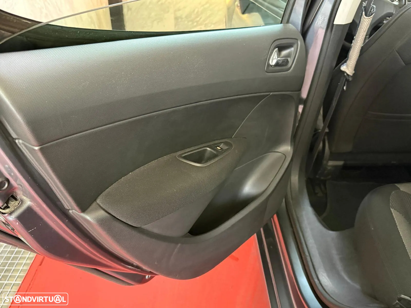 Peugeot 308 1.4 16V Executive - 25