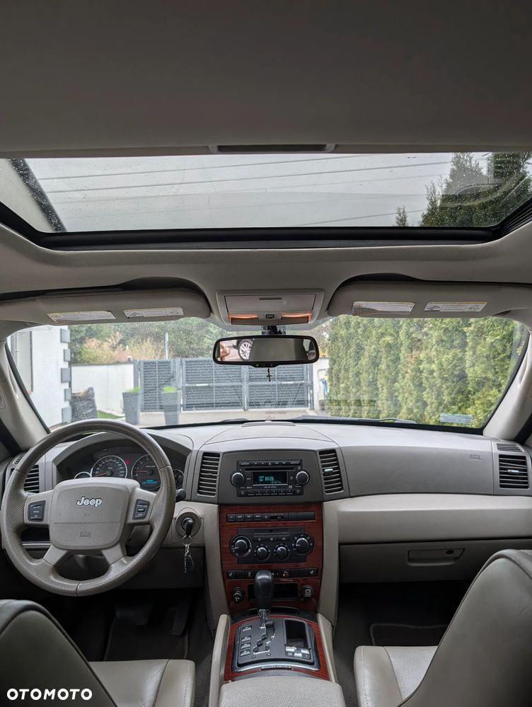 Jeep Grand Cherokee - 17