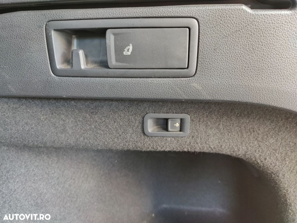 Volkswagen Passat 2.0 TDI Trendline - 12