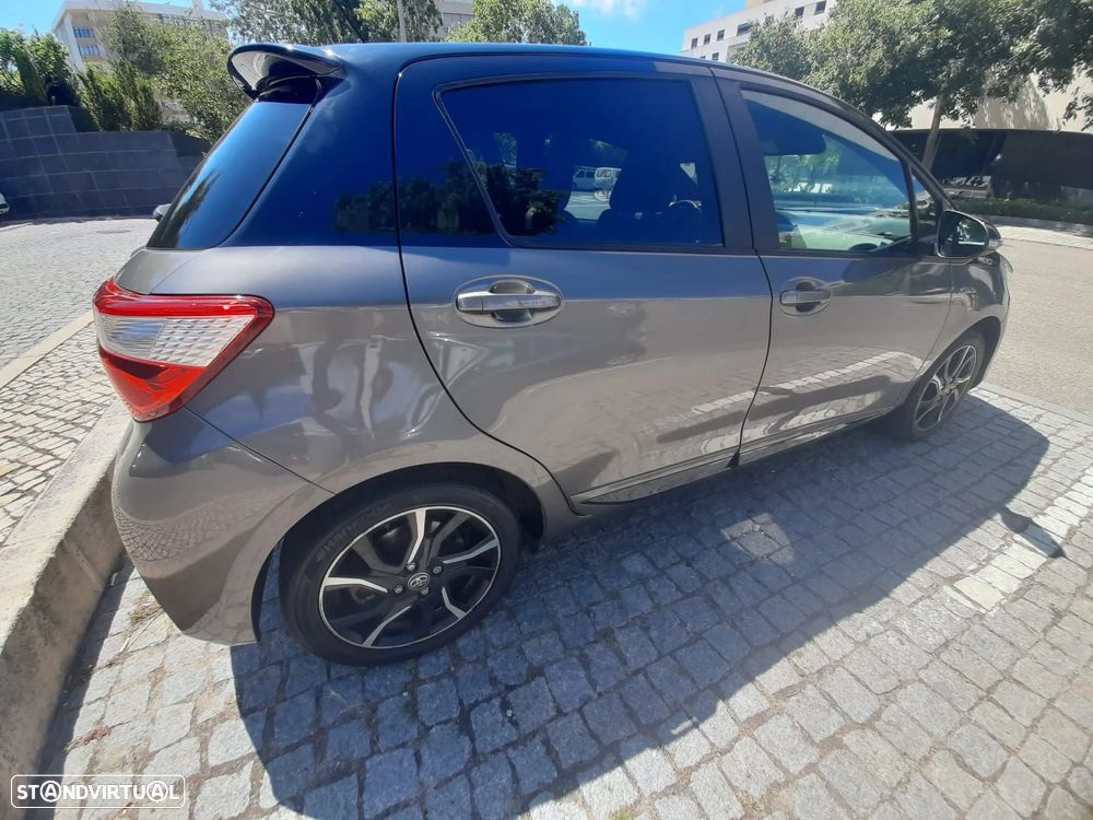 Toyota Yaris 1.5 HSD Square Collec.Grey - 7