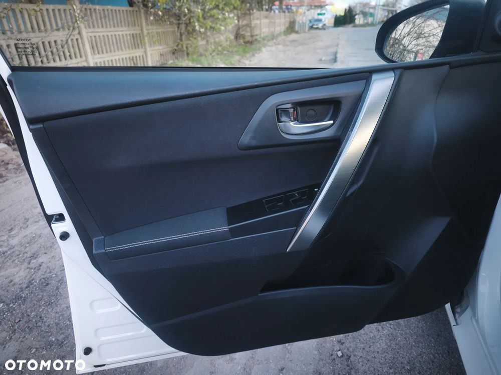 Toyota Avensis - 18
