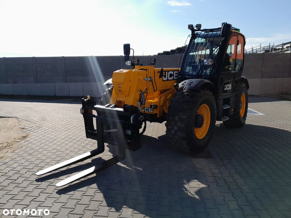 JCB 560-80 2023R agri - 6