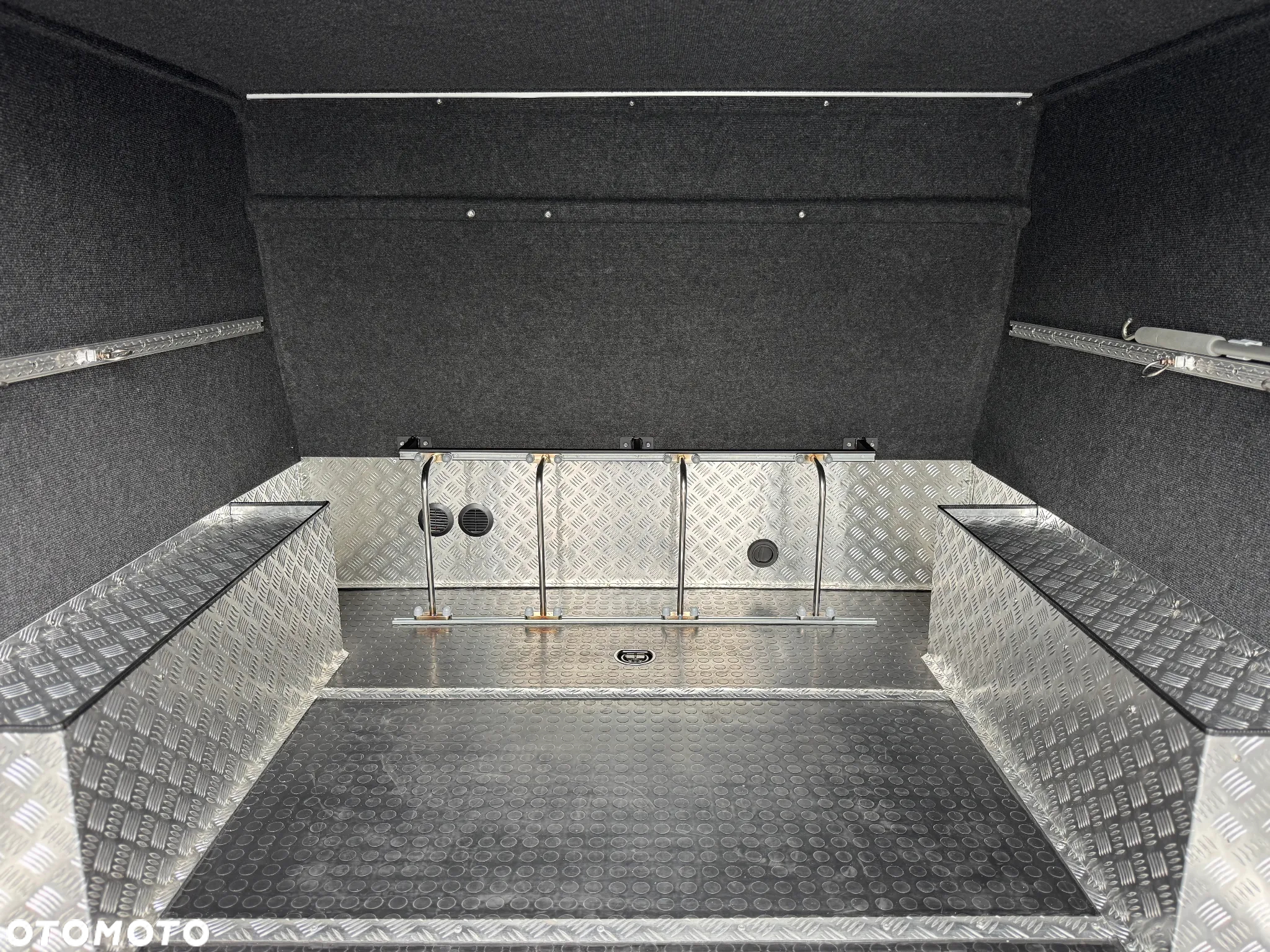 Mercedes-Benz Sprinter - 28