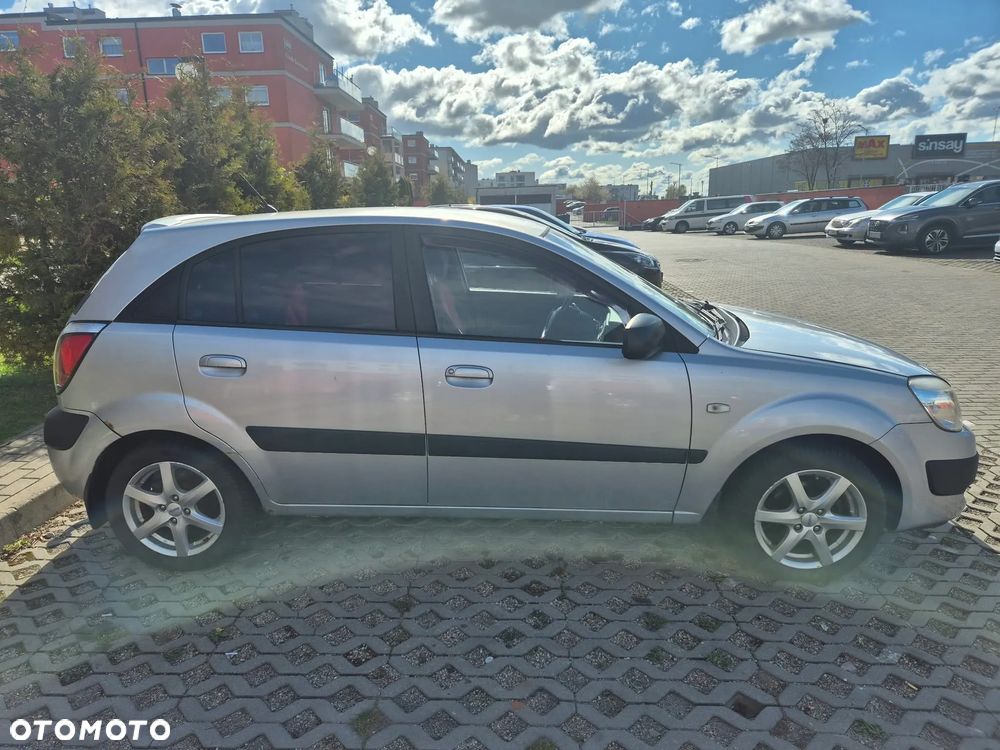 Kia Rio - 1