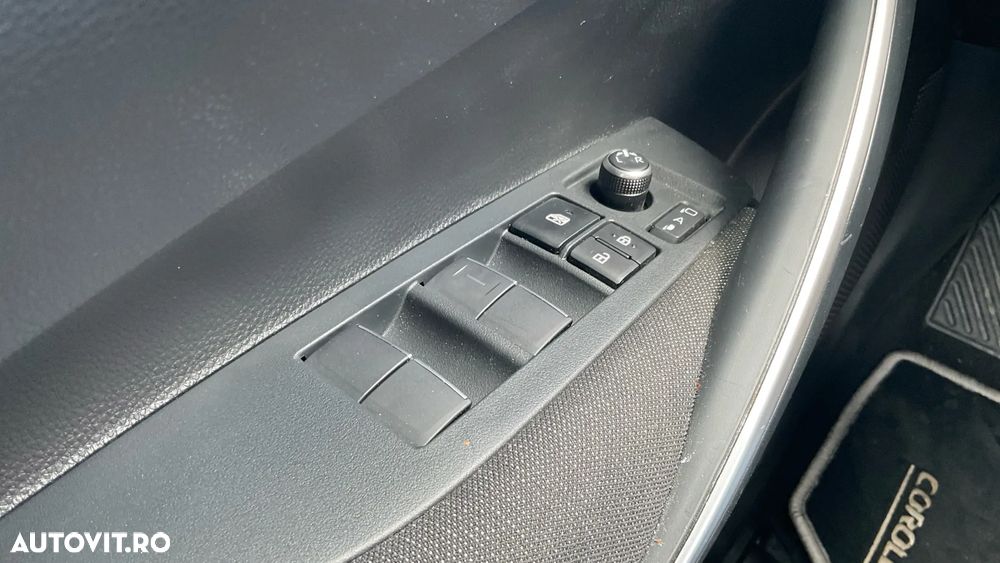 Toyota Corolla 1.8 HSD Dynamic - 31